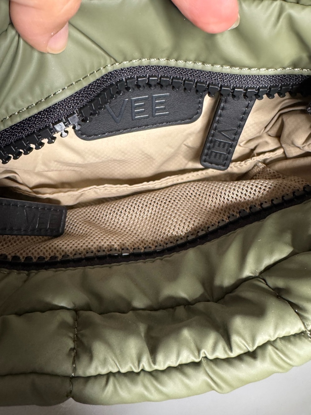 Vee Collective Porter Messenger Bag in green padded nylon boho Lagenlook casual - Picture 7 of 11
